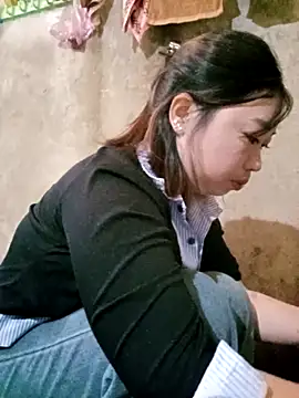 Snapshot of julybe chatting on December 1, 2025, 2:01 am julybe online show from December 1, 2025, 2:01 am