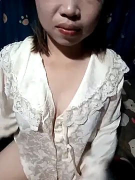 Snapshot of julybe chatting on November 14, 2025, 12:20 pm julybe online show from November 14, 2025, 12:20 pm