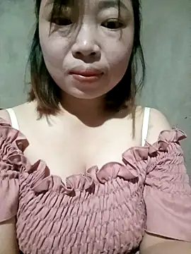 Snapshot of julybe chatting on November 4, 2025, 6:39 am julybe online show from November 4, 2025, 6:39 am