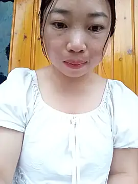 Snapshot of julybe chatting on July 10, 2026, 9:09 am julybe online show from July 10, 2026, 9:09 am