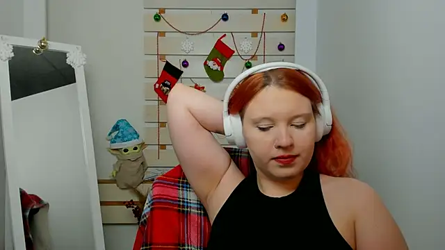 Snapshot of FoxPlayXX chatting on December 2, 2025, 8:21 pm FoxPlayXX online show from December 2, 2025, 8:21 pm