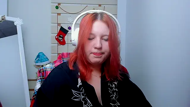 Snapshot of FoxPlayXX chatting on December 14, 2025, 7:30 pm FoxPlayXX online show from December 14, 2025, 7:30 pm