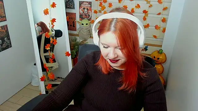 Snapshot of FoxPlayXX chatting on November 18, 2025, 7:50 pm FoxPlayXX online show from November 18, 2025, 7:50 pm