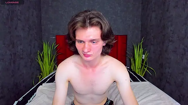 NelsonGodman online show from November 6, 2025, 2:43 pm