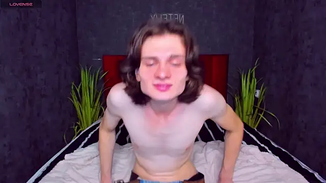 NelsonGodman online show from November 7, 2025, 1:37 pm