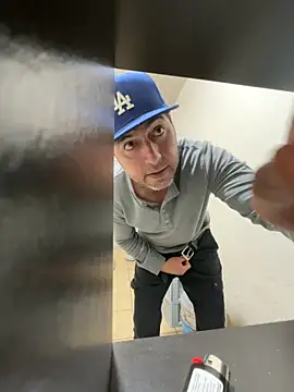 Snapshot of ezrah23 chatting on February 18, 2026, 9:33 pm ezrah23 online show from February 18, 2026, 9:33 pm