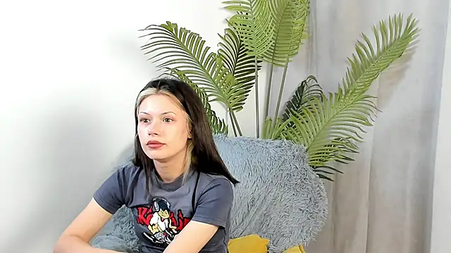 Snapshot of BrandiFraise chatting on November 1, 2025, 8:08 am BrandiFraise online show from November 1, 2025, 8:08 am