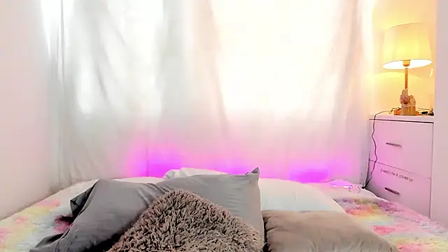 Snapshot of LahanaKimish chatting on December 16, 2025, 1:04 pm LahanaKimish online show from December 16, 2025, 1:04 pm