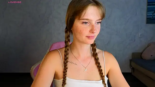Snapshot of Lovelly_molly1 chatting on July 18, 2026, 3:53 pm Lovelly molly1 online show from July 18, 2026, 3:53 pm