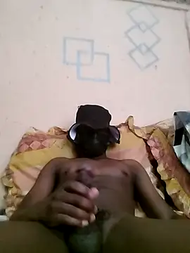 Reajune2001 online show from December 3, 2025, 8:03 am