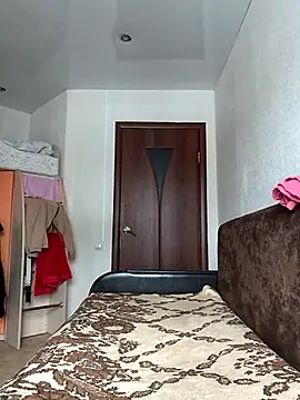 Elle Milfa online show from April 3, 2026, 11:27 am