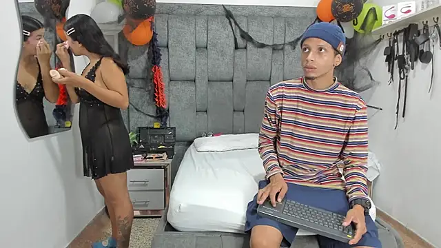 Snapshot of DamianandEva chatting on November 4, 2025, 11:58 am DamianandEva online show from November 4, 2025, 11:58 am