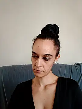 yummy love online show from November 4, 2025, 2:21 pm