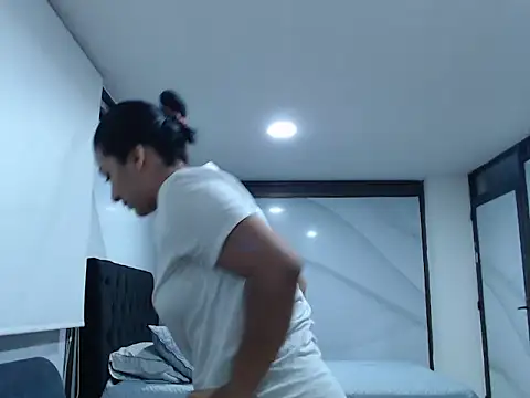 Snapshot of CamilaaOficial chatting on November 16, 2025, 3:22 am CamilaaOficial online show from November 16, 2025, 3:22 am