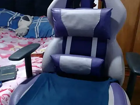 Snapshot of Angellove03 chatting on November 11, 2025, 8:42 am Angellove03 online show from November 11, 2025, 8:42 am