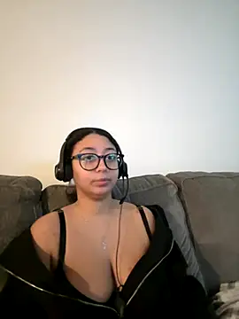 minha baby online show from December 3, 2025, 4:50 pm