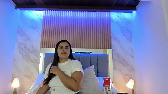 Snapshot of miia_luna_ chatting on November 6, 2025, 12:53 pm miia luna online show from November 6, 2025, 12:53 pm