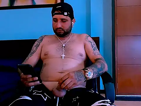 Snapshot of IzanFuego chatting on November 3, 2025, 8:01 pm IzanFuego online show from November 3, 2025, 8:01 pm