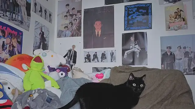 katxce online show from November 25, 2025, 1:28 am