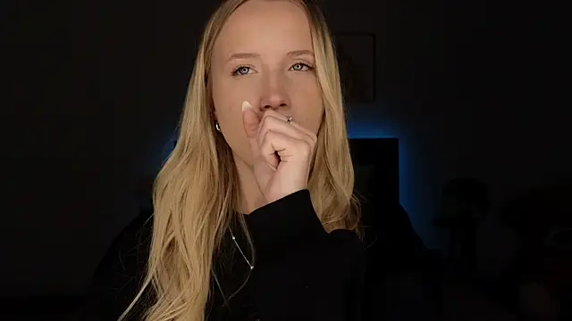 Snapshot of adele_armass chatting on April 2, 2026, 8:04 pm adele armass online show from April 2, 2026, 8:04 pm