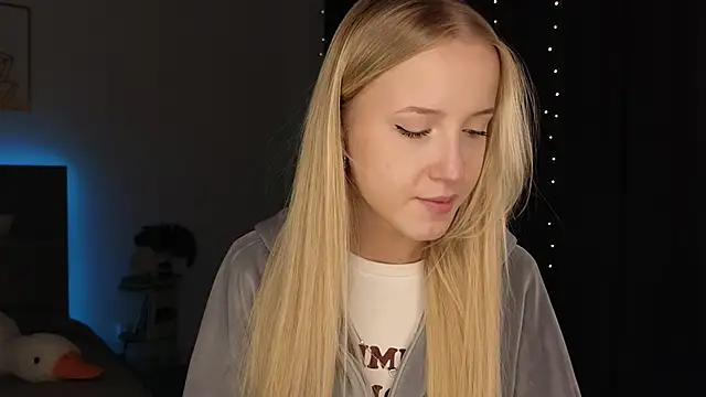 Snapshot of adele_armass chatting on April 11, 2026, 8:45 pm adele armass online show from April 11, 2026, 8:45 pm