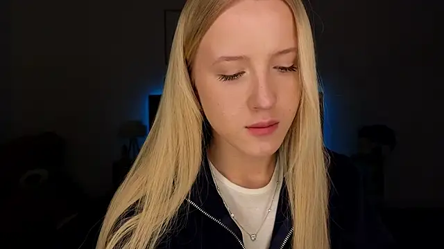 Snapshot of adele_armass chatting on April 15, 2026, 9:04 pm adele armass online show from April 15, 2026, 9:04 pm