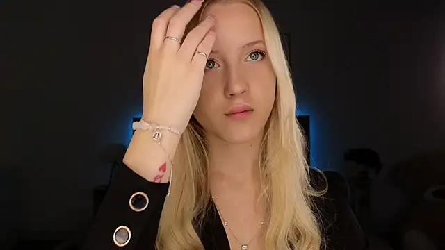 Snapshot of adele_armass chatting on March 28, 2026, 8:32 pm adele armass online show from March 28, 2026, 8:32 pm