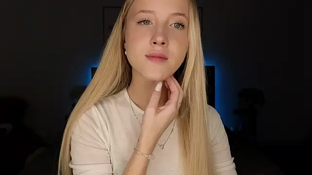 Snapshot of adele_armass chatting on April 14, 2026, 9:09 pm adele armass online show from April 14, 2026, 9:09 pm