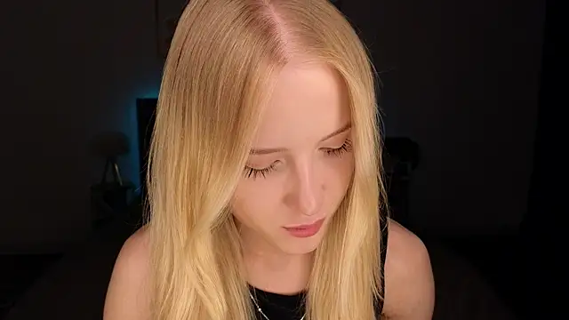 Snapshot of adele_armass chatting on June 18, 2026, 9:31 pm adele armass online show from June 18, 2026, 9:31 pm