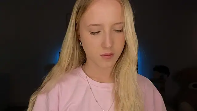 Snapshot of adele_armass chatting on March 24, 2026, 9:59 pm adele armass online show from March 24, 2026, 9:59 pm