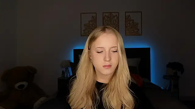 Snapshot of adele_armass chatting on April 10, 2026, 9:22 pm adele armass online show from April 10, 2026, 9:22 pm