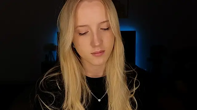 Snapshot of adele_armass chatting on April 5, 2026, 9:10 pm adele armass online show from April 5, 2026, 9:10 pm