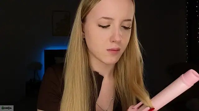 Snapshot of adele_armass chatting on February 21, 2026, 9:06 pm adele armass online show from February 21, 2026, 9:06 pm