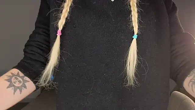 Snapshot of adele_armass chatting on March 25, 2026, 9:03 pm adele armass online show from March 25, 2026, 9:03 pm