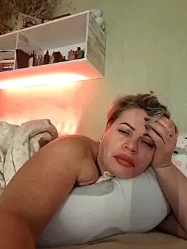 Snapshot of MilkySky chatting on November 25, 2025, 9:15 pm MilkySky online show from November 25, 2025, 9:15 pm