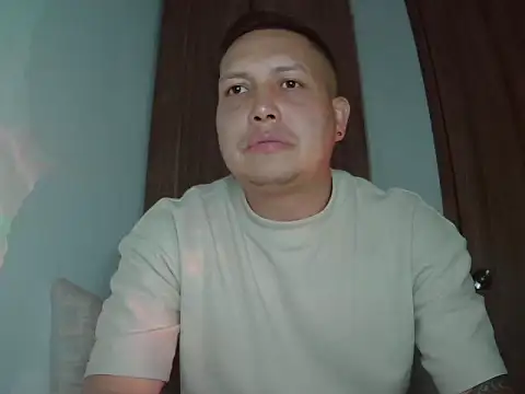 NathanielLux29 online show from November 7, 2025, 12:48 am