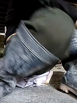 Snapshot of Drizzle-Rian chatting on December 17, 2025, 6:07 am Drizzle-Rian online show from December 17, 2025, 6:07 am