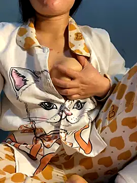 lylyyou online show from December 3, 2025, 11:09 am