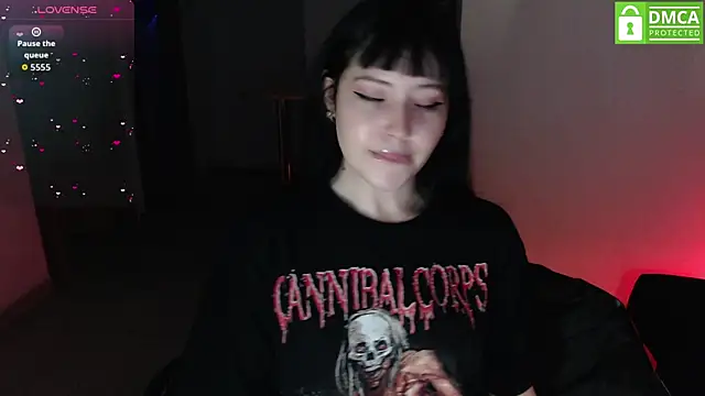 Snapshot of just_meko chatting on December 19, 2025, 1:31 am just meko online show from December 19, 2025, 1:31 am