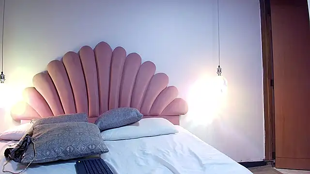 Snapshot of CamilaVoit chatting on November 11, 2025, 3:45 am CamilaVoit online show from November 11, 2025, 3:45 am