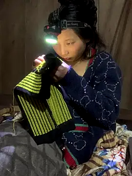 bi-bo123 online show from December 5, 2025, 1:43 pm