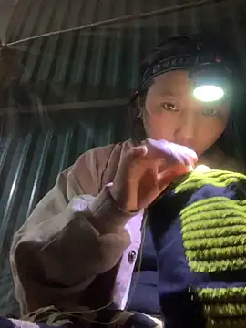 bi-bo123 online show from November 13, 2025, 12:42 pm