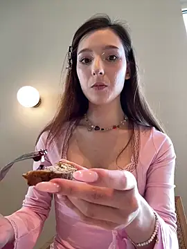 LilluKatten online show from February 4, 2026, 10:21 am