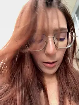 Snapshot of LilluKatten chatting on December 4, 2025, 9:30 am LilluKatten online show from December 4, 2025, 9:30 am