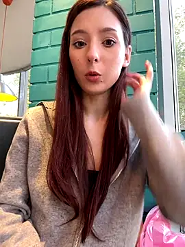 Snapshot of LilluKatten chatting on November 7, 2025, 1:04 pm LilluKatten online show from November 7, 2025, 1:04 pm