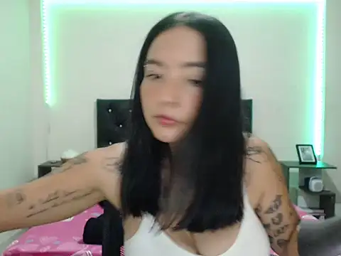 Girlbigtits online show from November 11, 2025, 3:07 pm