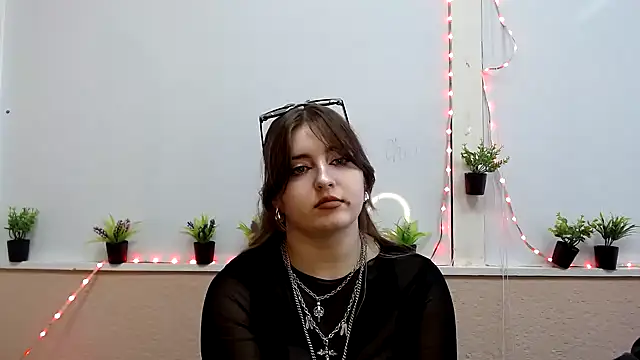 Dance  Queen online show from November 3, 2025, 11:36 am