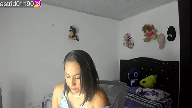 astrid sexy1 online show from November 5, 2025, 12:58 am