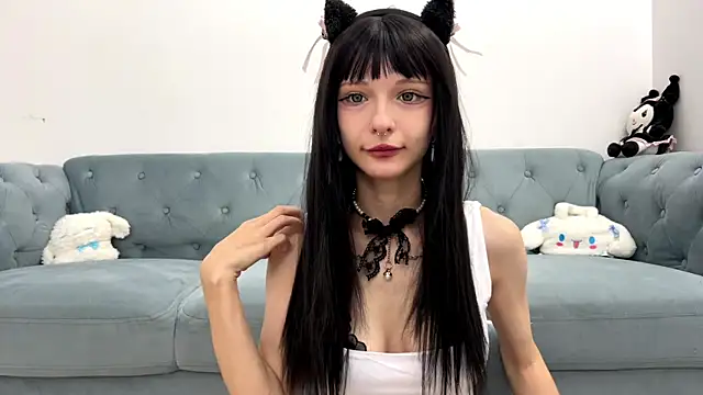 YunaBlossomy online show from November 12, 2025, 5:11 am