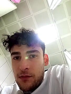 yasinesra757  online show from April 7, 2026, 3:14 pm